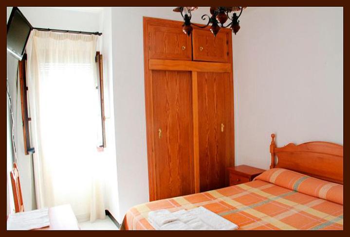 Hostal Torre De Guzman Conil De La Frontera Bilik gambar