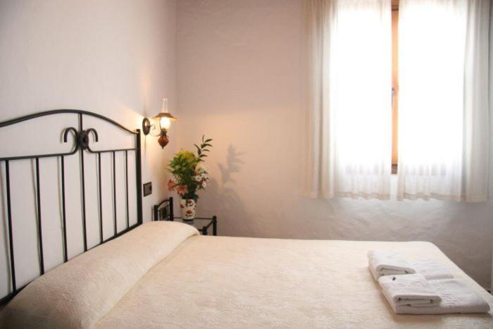 Hostal Torre De Guzman Conil De La Frontera Bilik gambar